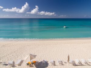 as melhores praias do mundo: Seven Mile Beach, Grand Cayman, Ilhas Caimão.